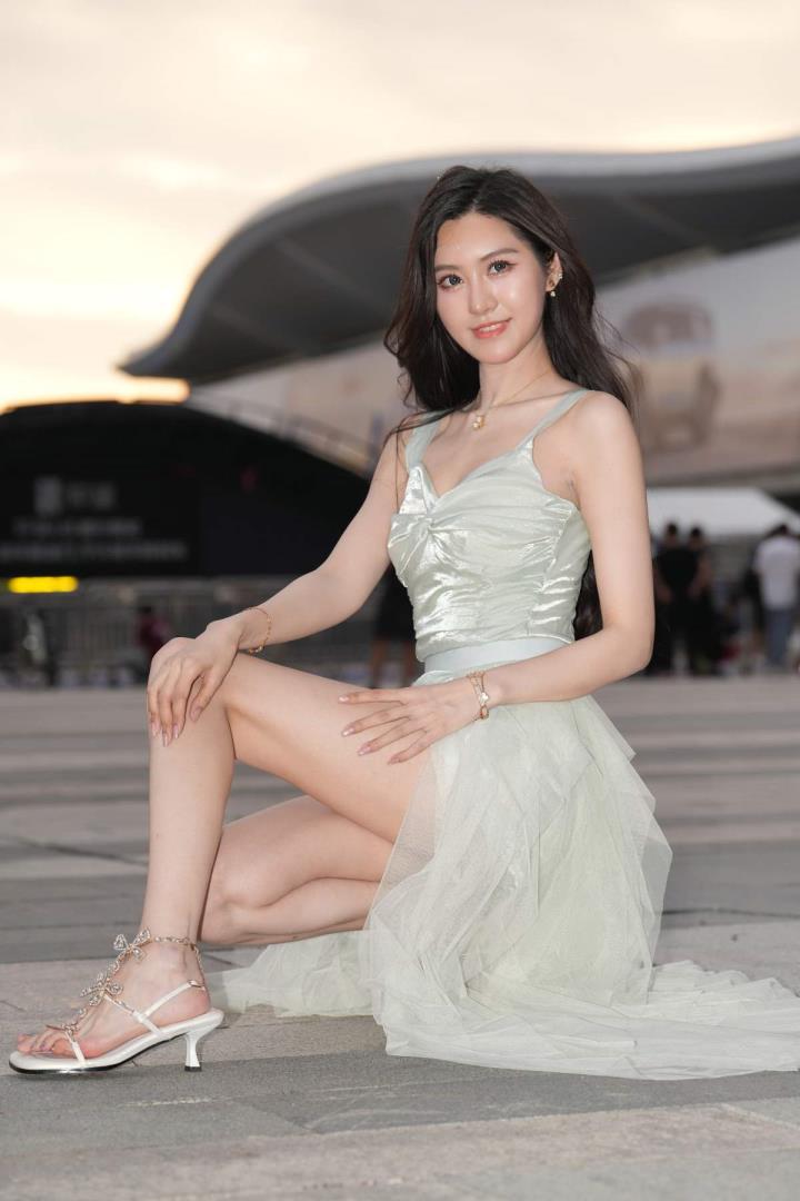 精选街拍Ⅱ作品 VOL.4586 绿色纱裙女神[100P／323MB]推荐预览图